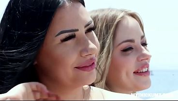 Nonton Captain Gets Lucky With Two Thickum Beauties thumbnail