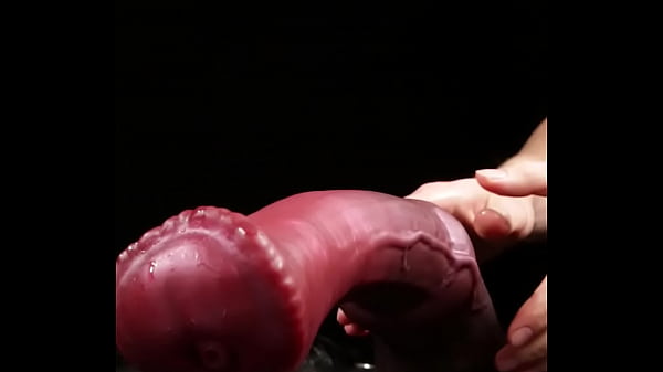 Play MP4 - Masturbating huge -shaped dildo