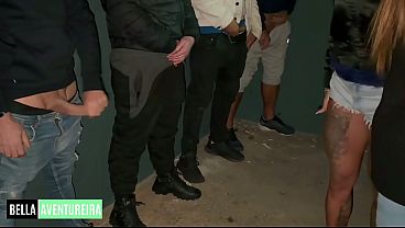 Maridos cornos levam esposas para foder com clientes do posto BR RED 1