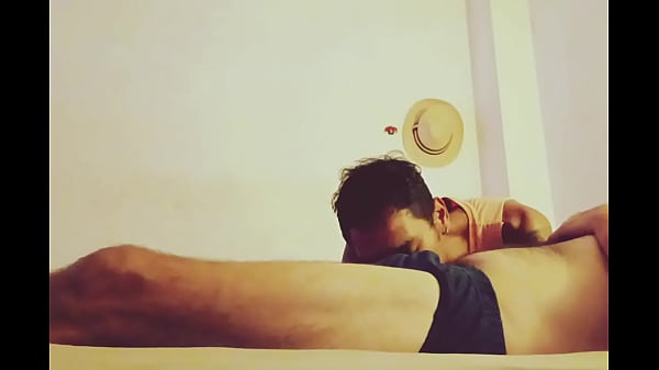 Play MP4 - Complaciendo a m&iacute; hombre como le gusta&comma; con una buena mamada al despertar&period;&period;&period;