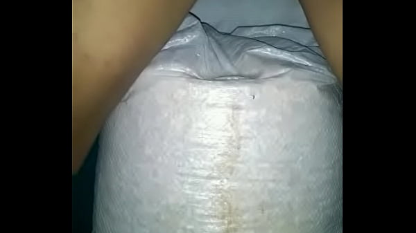 Amigo casado se penetra con dildo hasta venirse 