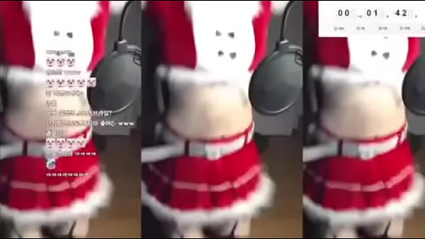 KoreanSanta Girl Cosplay Twitch clip