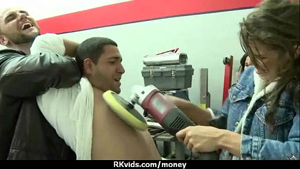 Amateur_hottie takes cash for public sex_30