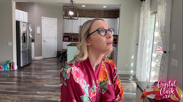 Play MP4 - Stepmom Gets Caught Skinny Dipping&excl;