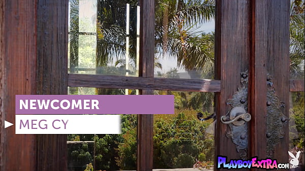 Nonton Big Tits Blonde Beauty Stripping And Posing Naked For Playboy thumbnail