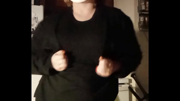 Busty_girl titty play_FREE