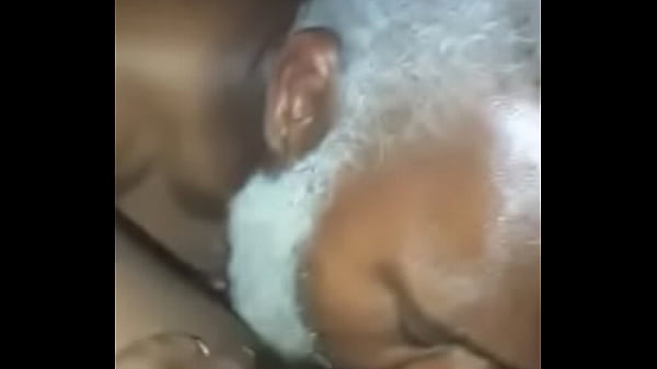 Play MP4 - Pretty Pussy Make Senior Eat Her