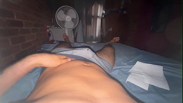 Macho vergon se hace paja para empezar el d&iacute;a a full 