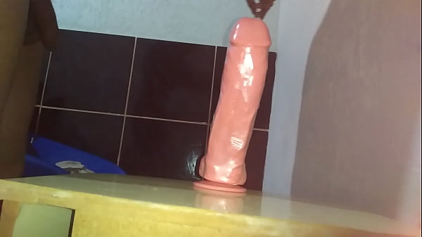 Play MP4 - Brincando com dildo 24 cm