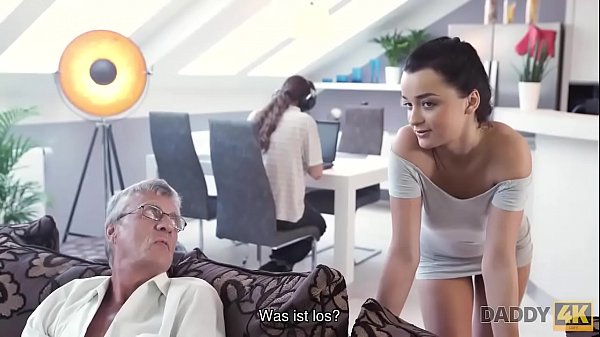 Play MP4 - DADDY4K&period; Der schlechte Papa fickt die Freundin seines Sohnes direkt hinter seinem Rucken