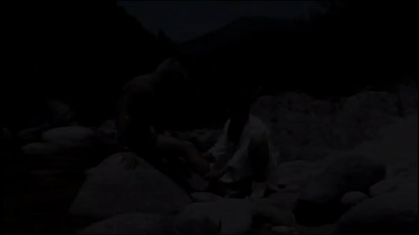 Nonton The Nurse Maria Bellucci Gives Aid And His Ass On The River thumbnail