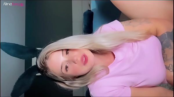 Nonton De 4 Coelhinha Loira Mete O Dildo Na Bucetinha At&eacute; Gozar - Aline Novak thumbnail