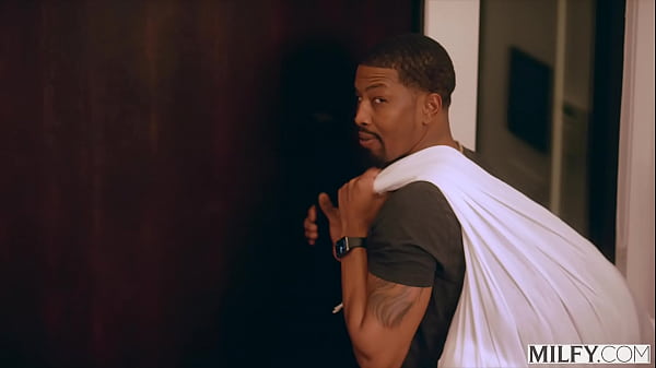 Play MP4 - MILFY Anal-obsessed housewife Lauren has a taste for BBC