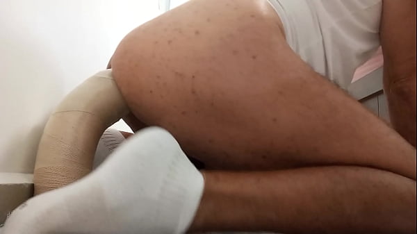 Adoro enterrar_o consolo no fundo do meu cu quedelícia