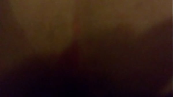 Dando las nalgas a gay. 