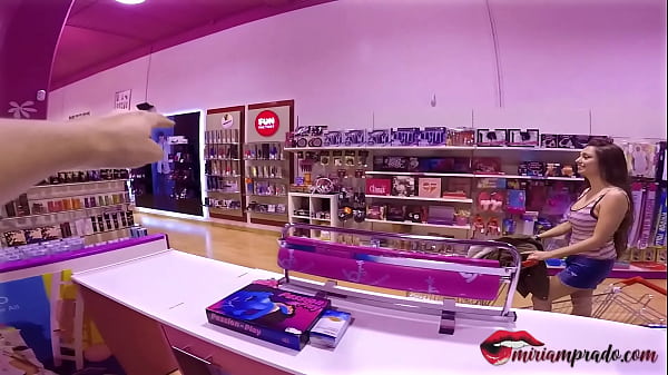 sexy girl is very hot and wants risky sex 