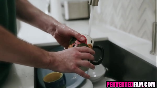 Nonton Stepson Gets To Fuck Stepmom For Doing Chores thumbnail