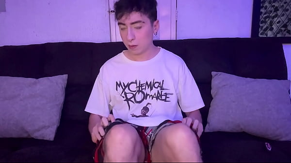 Play MP4 - Me Meto Un Dildo En Mi Culo Que Se Mueve Solo