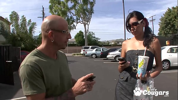 Spanish Babe Valerie Hart_Sucks Off A Dude She Just Met