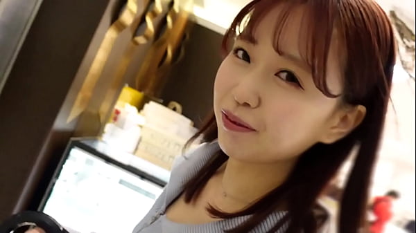 パート1 ピチピチの白桃美尻をバックでガン責め！可愛いお顔がザーメンまみれに&hellip;！ thumbnail