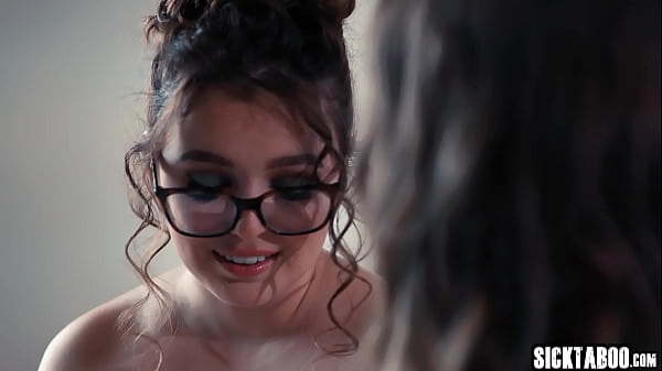 Play MP4 - Big tits teen Leana Lovings enjoys pussy licking by big ass Latina lesbian Gizelle Blanco