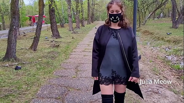 Play MP4 - teen show pussy in the park