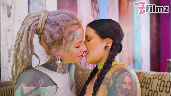 FFM EXTREME ANAL THREESOME with pussy fisting! 