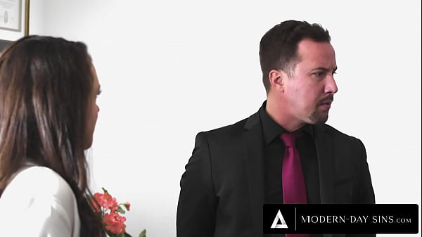 Play MP4 - MODERN-DAY SINS - Nicole Sage's Pervy Boss DP'd Her With Her Own Dildo&excl;