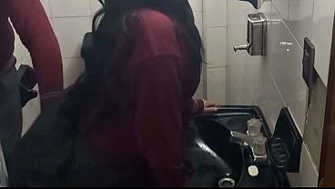 Nonton Estudiantes Captados Follando En El Ba&ntilde;o De Una Escuela Publica thumbnail