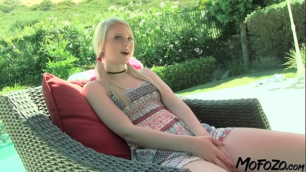 Play MP4 - MOFOZO&period;com - Horny Blonde Wants To Give The Step Dad A Blowjob&excl;