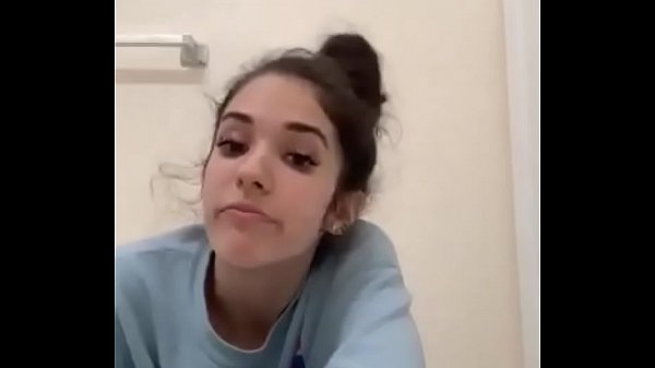 Valeriecutie Shaking HerAss