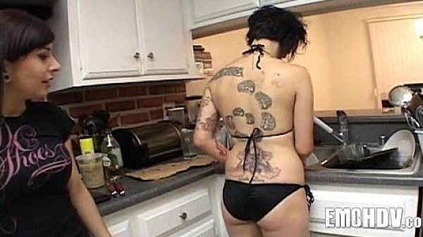 Nonton Babe With Tattoos Gets Dick 385 thumbnail