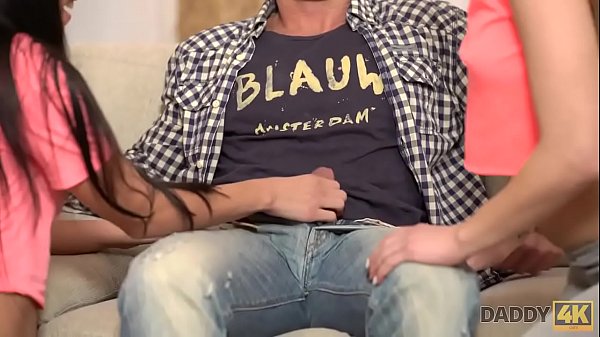 DADDY4K. Eveline e Silvia_fanno sesso con il nuovo_fidanzato della mamma