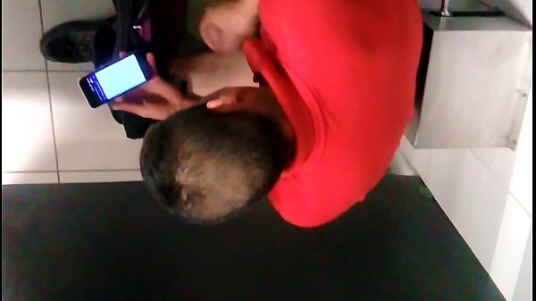 Play MP4 - mercaderista d laive se masturba en el ba&ntilde;o 2