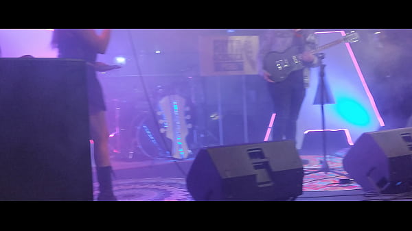 Partiendo el escenario con el tema de corazon de obsidiana 