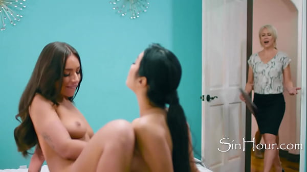 Lesbian CoupleMark AnOpen House WithTheir Pussy Juices