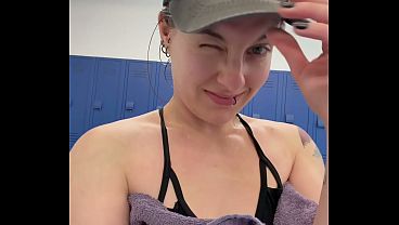 Naked Booty Shaking Outside And Double Vaginal Penetration Milf Housewife Tattoos Piercings Toys Vibrator Dildo Barefoot All Natural No Makeup thumbnail