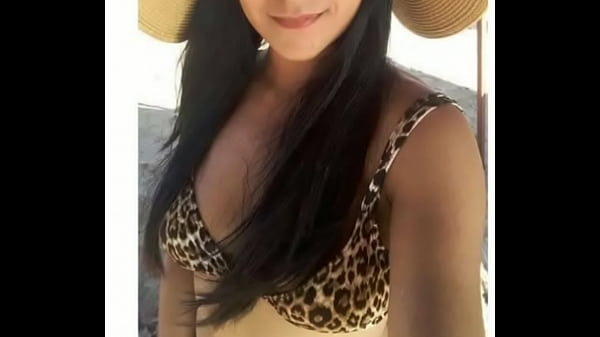 Nonton Tangas Muy Ricas De Mi Rumie, Entro A Su Cuarto A Escondidas thumbnail