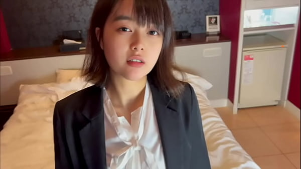 Play MP4 - 「もっと欲しい、、沢山突いて！」仕事終えたOLは彼氏がいるのに男友達と浮気セックスでイキまくる。