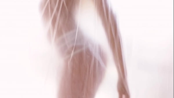 Nonton White Diamond Trailer 1min thumbnail