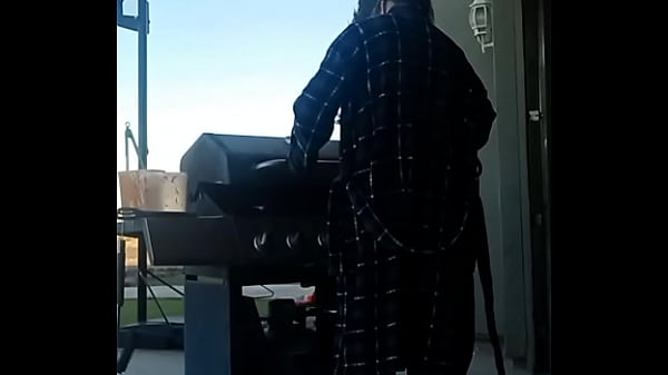 Nonton Sexy Grilling On A Tuesday thumbnail