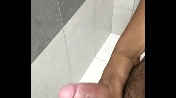 Solito en el ba&ntilde_o