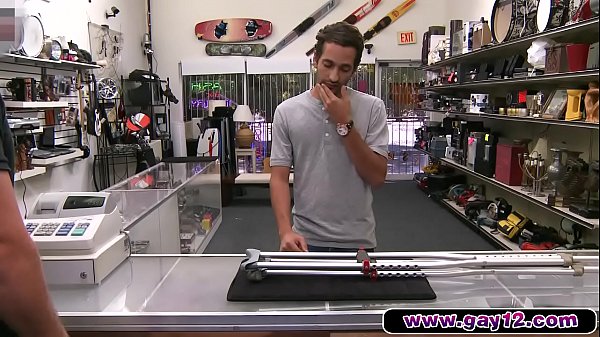 Dude Moans Like A Lady 