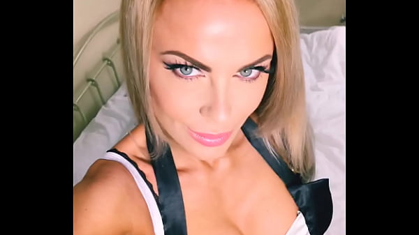 Nonton Beautiful Girl Showing Her Costume Off thumbnail