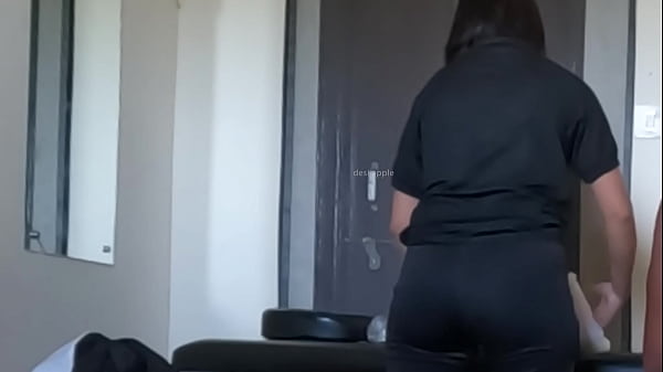 Handjob by sexy girl 