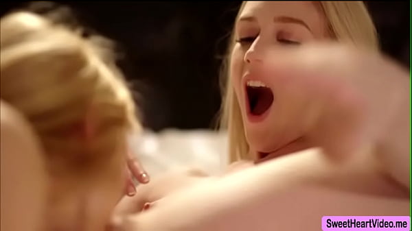 Sarah Vandella didnt expect Emma Starletto can make her pussy orgasm 