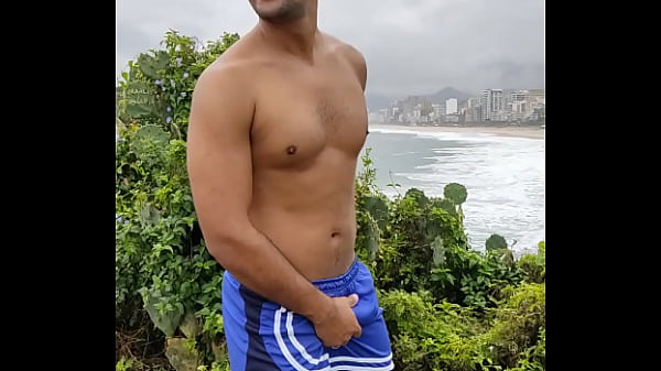 Play MP4 - DOTADO MIJANDO NA PRAIA DE IPANEMA