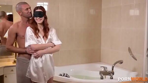 Play MP4 - Charlie Red blindfolded in the tub and pounded until her wet pussy quivers GP1334