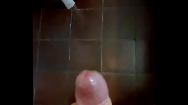 Batendo punheta e gozando parte 02
