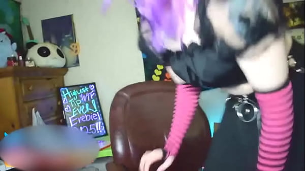 Play MP4 - Cute Emo Camgirl Fingers Herself and Twerks for You